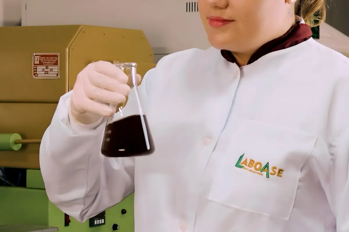 Preparo de amostra líquida em laboratório LABOASE